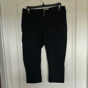 Columbia size 8 Black Cropped Pants
